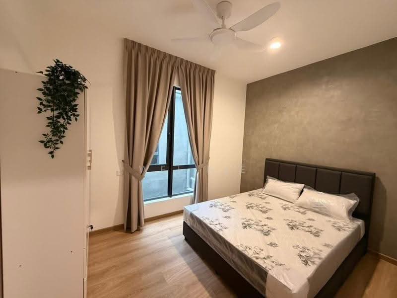 Kediaman Servis untuk Dijual di Residensi Tepian Tasik (Lake Side Homes) - Wei Nie - Bedroom - PropertyGuru.com.my