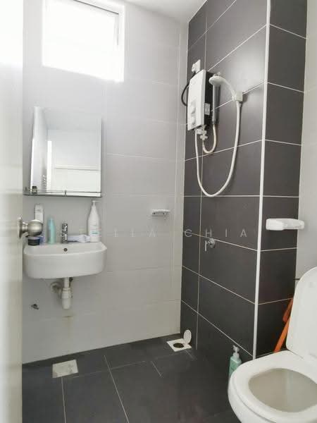 Pangsapuri untuk Disewa di Nusa Heights (Nusa Puncak) - Stella Chia - Bathroom - PropertyGuru.com.my
