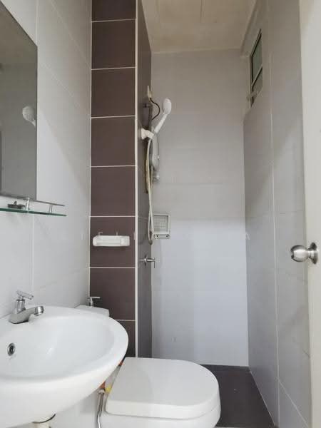 Pangsapuri untuk Disewa di Nusa Heights (Nusa Puncak) - Stella Chia - Bathroom - PropertyGuru.com.my