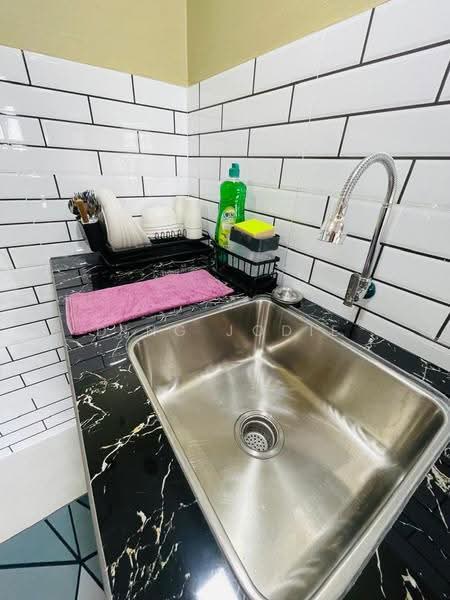 Kondominium untuk Dijual di Marina View Villas - Ding Jodie - Kitchen - PropertyGuru.com.my