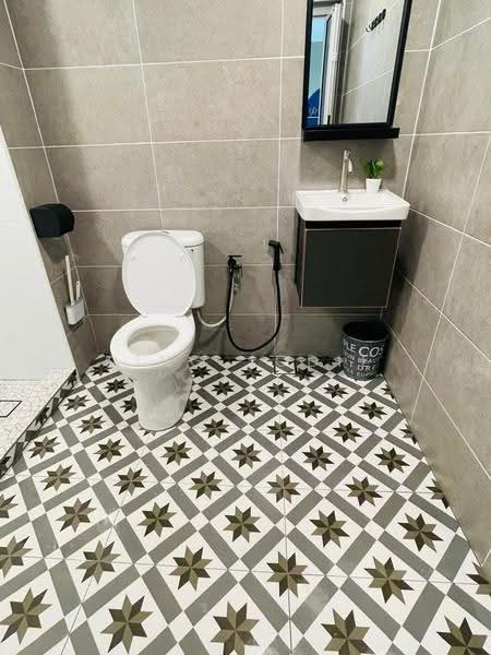 Kondominium untuk Dijual di Marina View Villas - Ding Jodie - Bathroom - PropertyGuru.com.my
