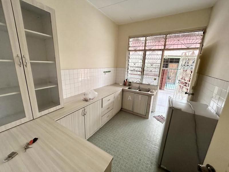 Semi-Detached House for Sale in Taman Serene (Johor Bahru) - Yik Tat - Kitchen - PropertyGuru.com.my