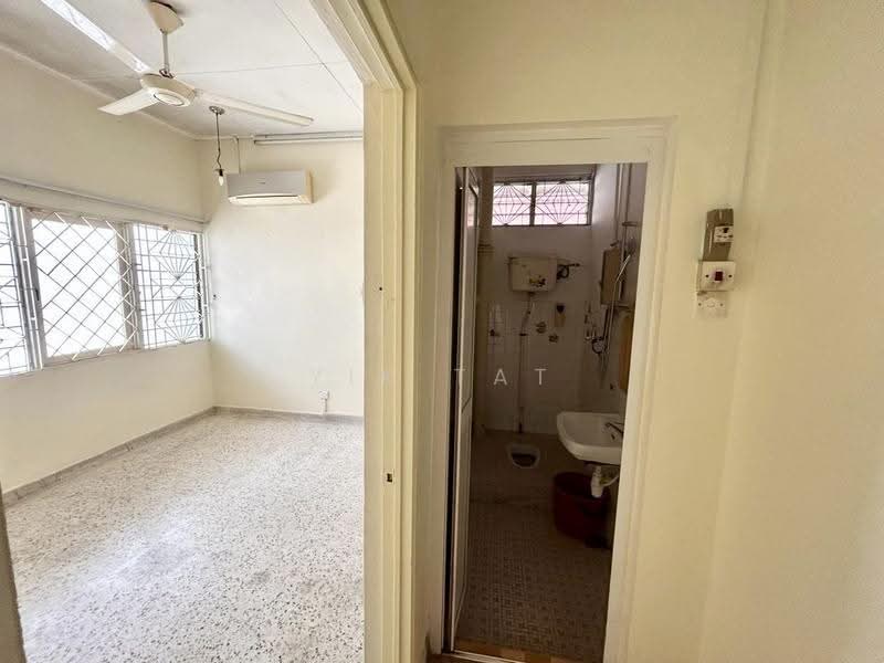 Semi-Detached House for Sale in Taman Serene (Johor Bahru) - Yik Tat - Bathroom - PropertyGuru.com.my