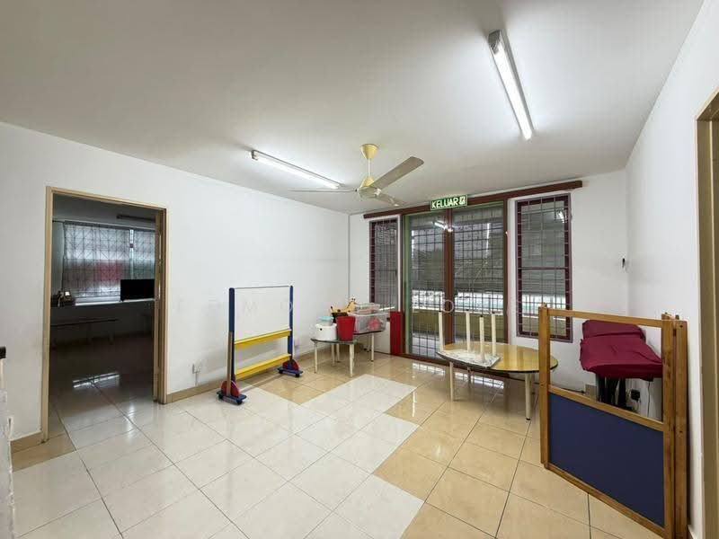 3-storey Terraced House for Sale in Laman Rimbunan (Kepong) - Edmond Loke - Living Room - PropertyGuru.com.my