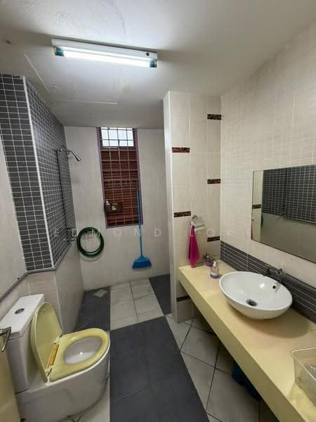 3-storey Terraced House for Sale in Laman Rimbunan (Kepong) - Edmond Loke - PropertyGuru.com.my