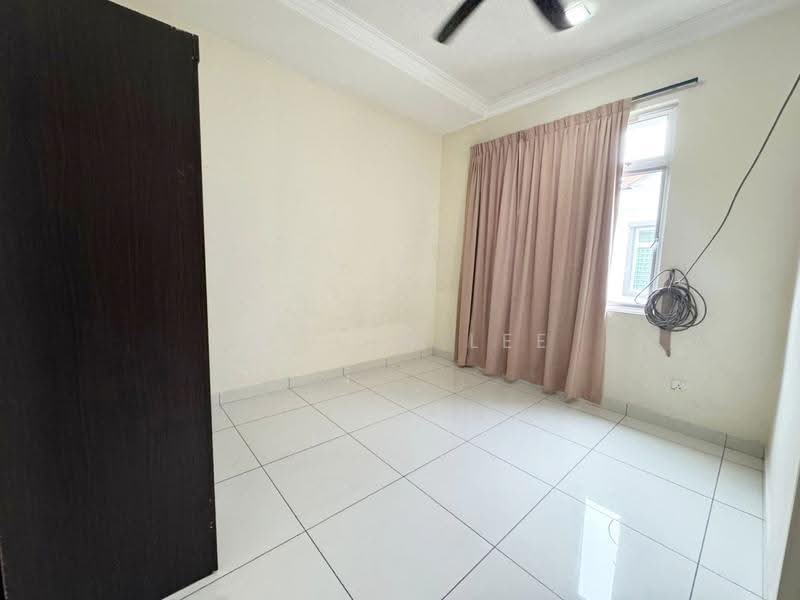 Link Bungalow for Sale in Taman Gaya (Ulu Tiram) - Calvin Lee - Bedroom - PropertyGuru.com.my
