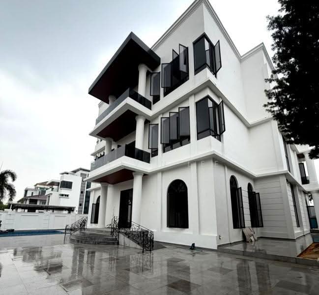 Bungalow House for Sale in Taman Molek (Johor Bahru) - Calvin Lee - PropertyGuru.com.my