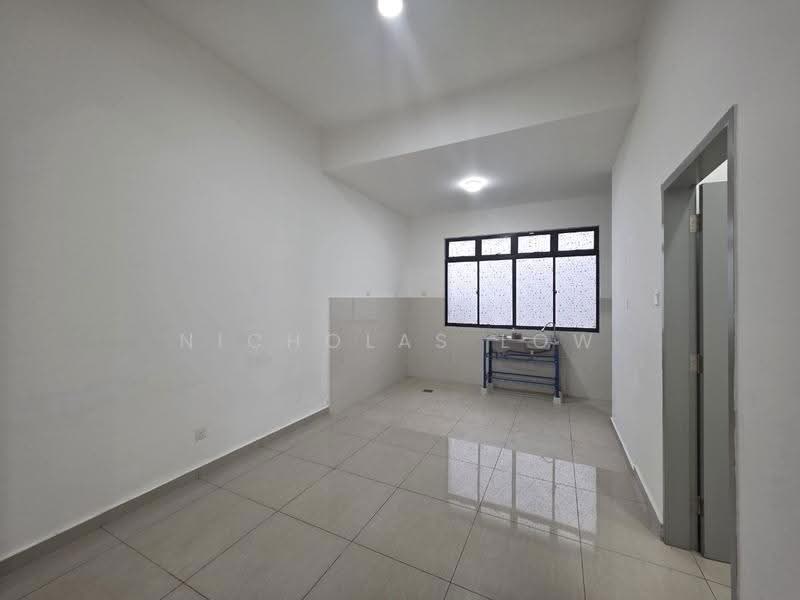 Rumah Teres untuk Disewa di Bandar Putra Kulai (Kulai) - Nicholas Low - Kitchen - PropertyGuru.com.my