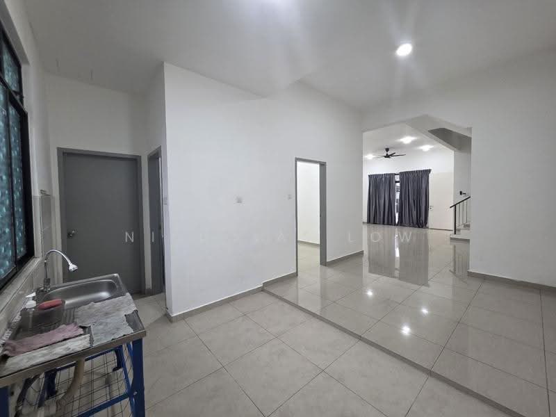 Rumah Teres untuk Disewa di Bandar Putra Kulai (Kulai) - Nicholas Low - Kitchen - PropertyGuru.com.my