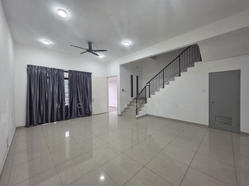 Rumah Teres untuk Disewa di Bandar Putra Kulai (Kulai) - Nicholas Low - Living Room - PropertyGuru.com.my