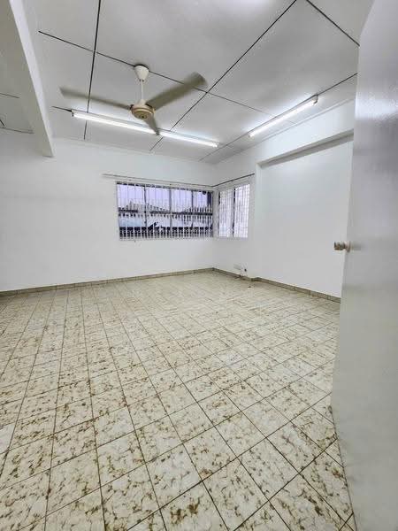 Semi-Detached House for Sale in Taman Pelangi (Johor Bahru) - Bee Ng - Living Room - PropertyGuru.com.my