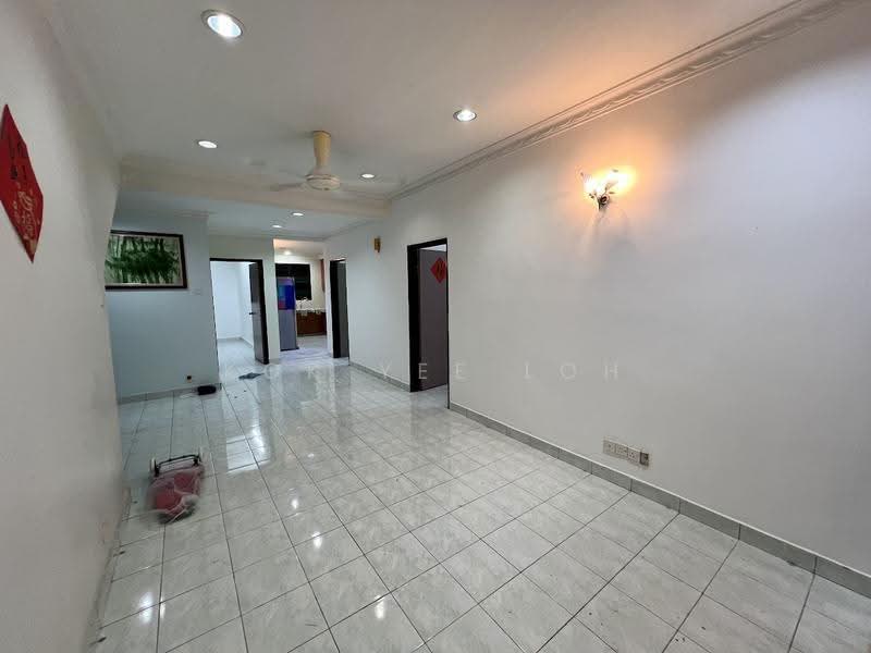 Townhouse for Sale in Taman Lagenda Mas (Cheras) - Kok Yee Loh - Living Room - PropertyGuru.com.my