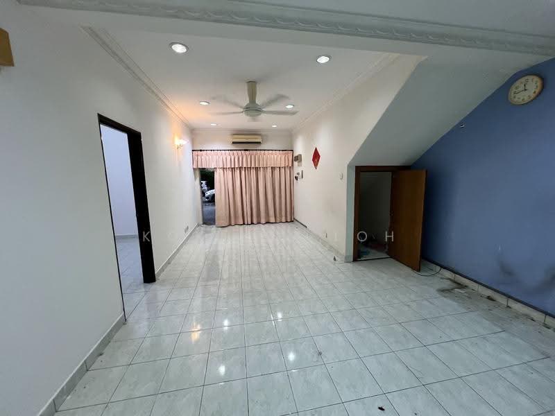 Townhouse for Sale in Taman Lagenda Mas (Cheras) - Kok Yee Loh - Living Room - PropertyGuru.com.my