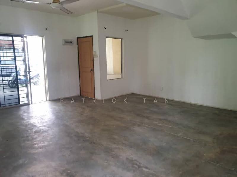 Rumah Teres 2-Tingkat untuk Dijual di Taman Puncak Jalil (Seri Kembangan) - Patrick Tan - Living Room - PropertyGuru.com.my