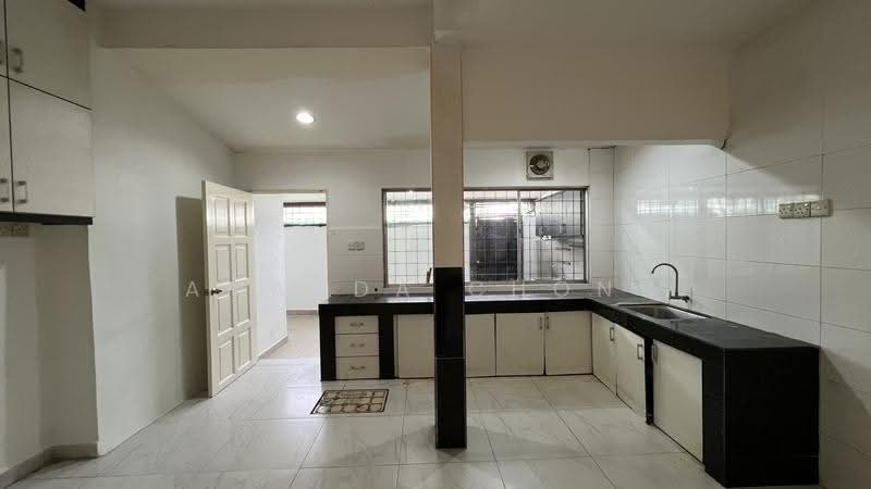 Rumah Berkembar untuk Dijual di Taman Lucky (Bangsar) - Amanda Chong - Kitchen - PropertyGuru.com.my