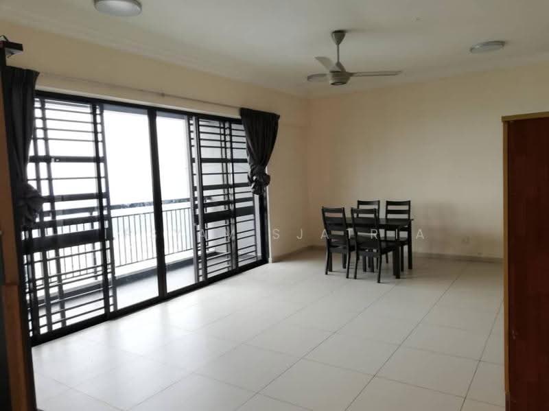 Kondominium untuk Disewa di Cristal Serin Residence - Irsyam Sjatria - Dining Room - PropertyGuru.com.my