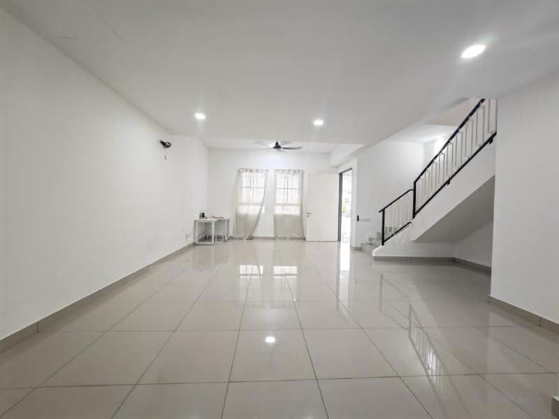 2-storey Terraced House for Rent in Bandar Country Homes (Rawang) - Mandy Cheow - Living Room - PropertyGuru.com.my