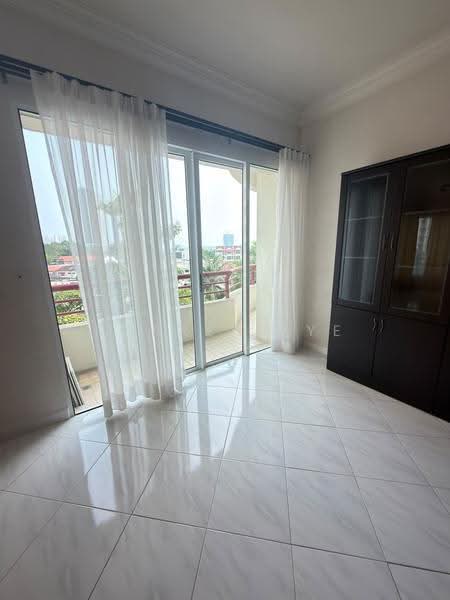 Kondominium untuk Dijual di Mutiara Villa Condominium - Darren Lye - Balcony - PropertyGuru.com.my
