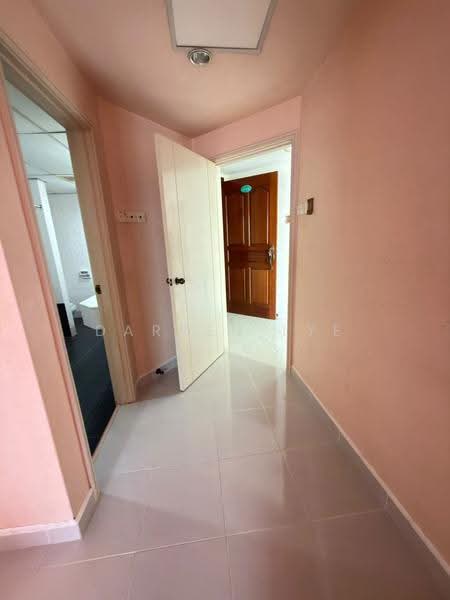 Kondominium untuk Dijual di Mutiara Villa Condominium - Darren Lye - Corridor - PropertyGuru.com.my
