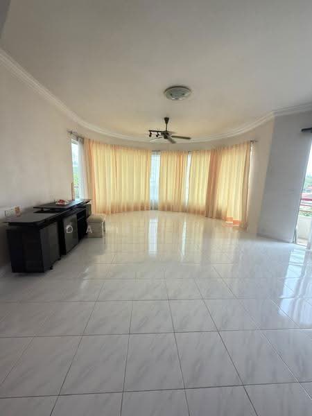 Kondominium untuk Dijual di Mutiara Villa Condominium - Darren Lye - Living Room - PropertyGuru.com.my