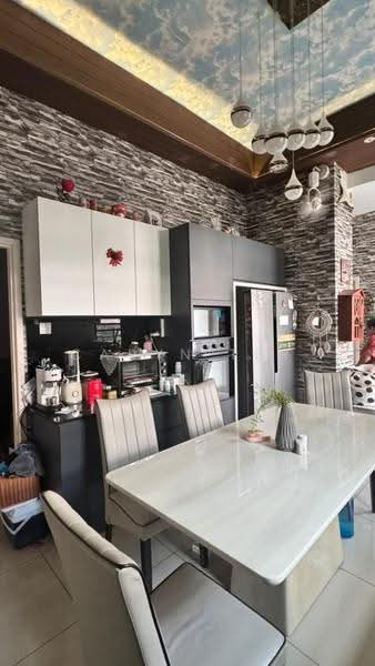 Cluster House for Sale in Bandar Cemerlang (Ulu Tiram) - Caryn Ter - Kitchen - PropertyGuru.com.my