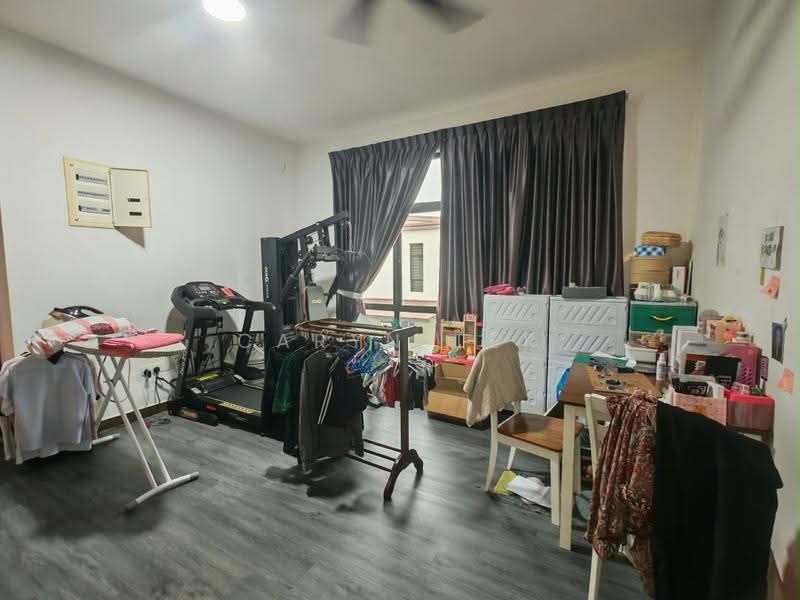 Cluster House for Sale in Bandar Cemerlang (Ulu Tiram) - Caryn Ter - Living Room - PropertyGuru.com.my