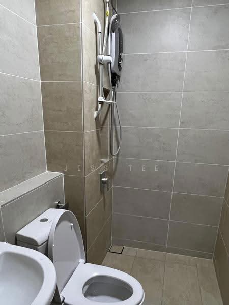 Kediaman Servis untuk Dijual di Setia City Residences - Jess Tee - Bathroom - PropertyGuru.com.my