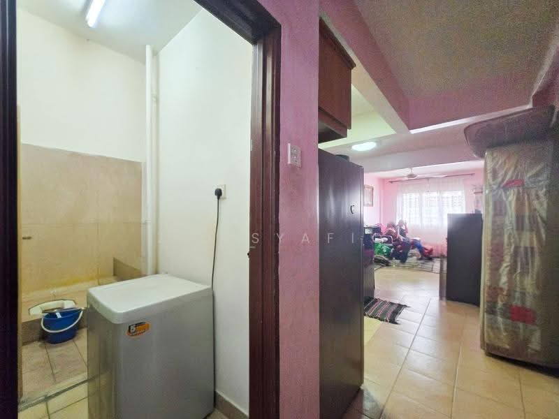 Rumah Flat untuk Dijual di Desa Tasik Fasa 6B - Zul Syafiq - Living Room - PropertyGuru.com.my