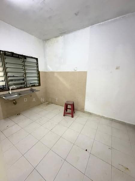 2-storey Terraced House for Sale in Taman Scientex Pasir Gudang (Pasir Gudang) - Daniel Yong - Kitchen - PropertyGuru.com.my