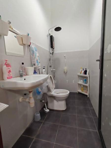 Rumah Teres 2-Tingkat untuk Dijual di Taman Pulai Mutiara (Iskandar Puteri (Nusajaya)) - Caryn Ter - Bathroom - PropertyGuru.com.my
