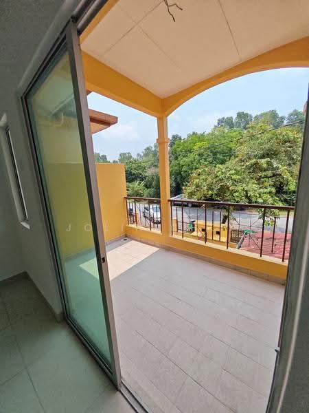 Rumah Teres 2-Tingkat untuk Dijual di TAMAN PUCHONG UTAMA (Puchong) - Jolin Choi - Balcony - PropertyGuru.com.my