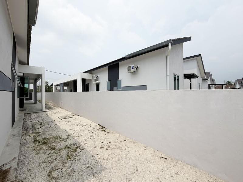 Semi-Detached House for Sale in Kampar (Perak) - Presley Chong - Side Land - PropertyGuru.com.my