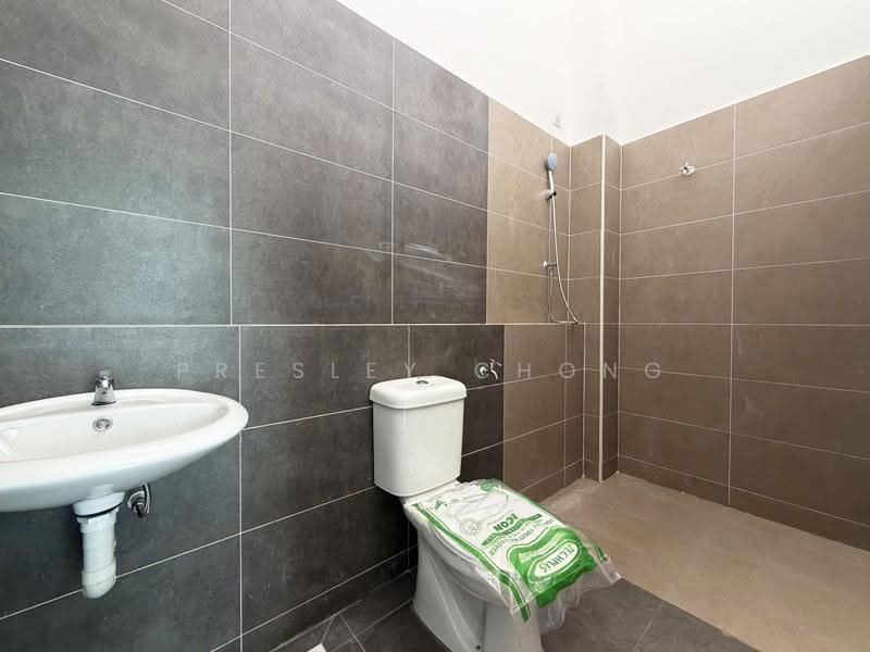 Semi-Detached House for Sale in Kampar (Perak) - Presley Chong - Master Bathroom - PropertyGuru.com.my