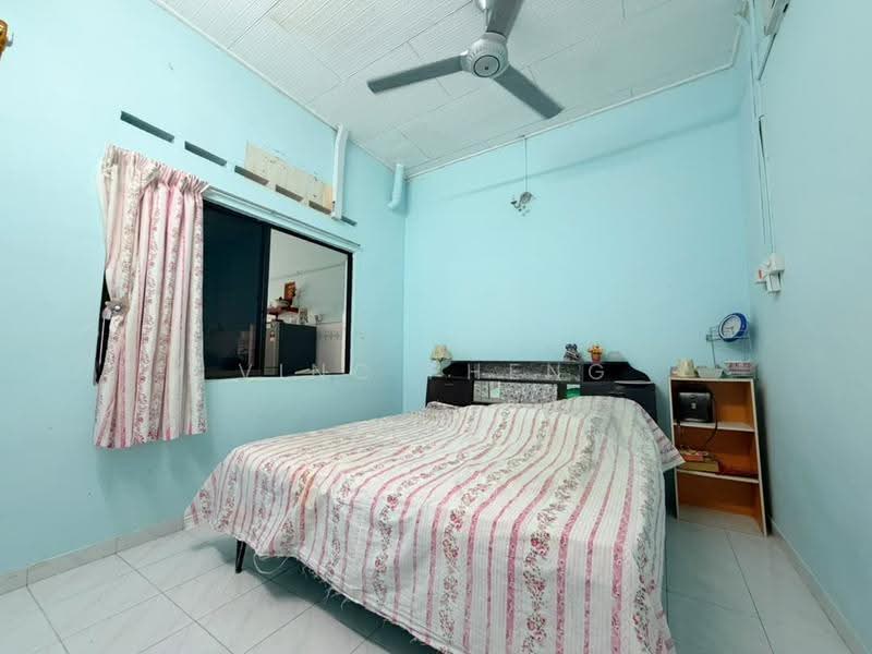 Rumah Teres 1-Tingkat untuk Dijual di Bukit Baru (Melaka) - Vinc Pheng - Bedroom - PropertyGuru.com.my