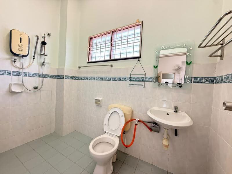 Rumah Teres untuk Dijual di Taman Muzaffar Heights (Bukit Katil) - Vinc Pheng - Bathroom - PropertyGuru.com.my