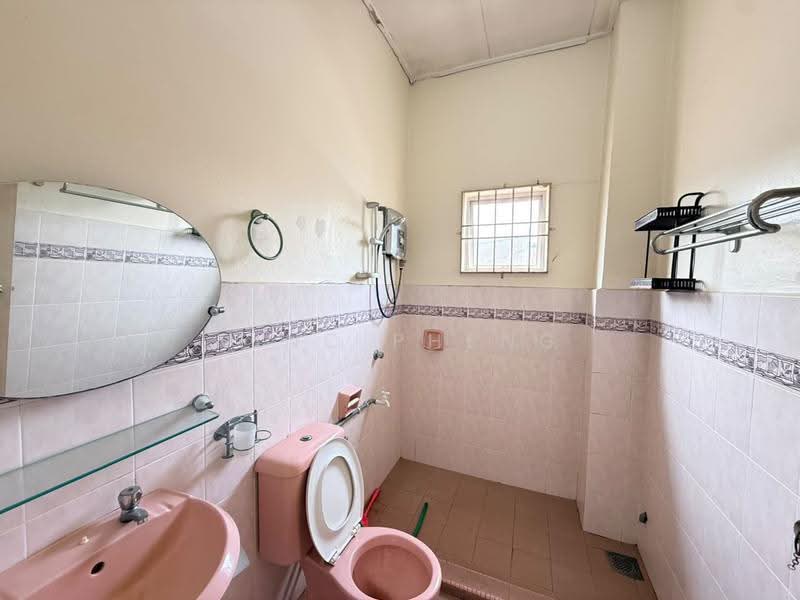 Rumah Teres untuk Dijual di Taman Muzaffar Heights (Bukit Katil) - Vinc Pheng - Bathroom - PropertyGuru.com.my
