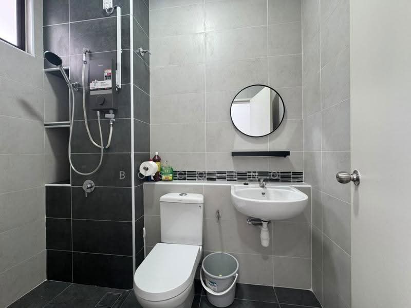 Rumah Teres untuk Disewa di Taman Desa Tebrau (Tebrau) - Bosco Eng - Bathroom - PropertyGuru.com.my