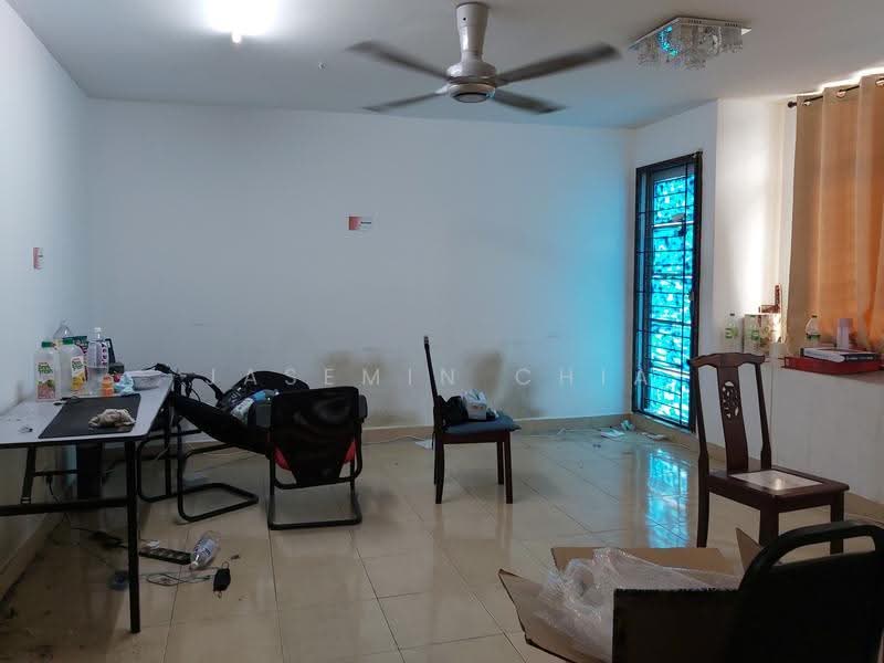 3-storey Terraced House for Sale in Laman Rimbunan (Kepong) - Jasemin Chia - Living Room - PropertyGuru.com.my