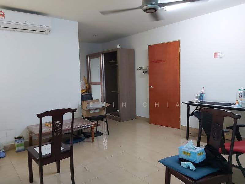 3-storey Terraced House for Sale in Laman Rimbunan (Kepong) - Jasemin Chia - Living Room - PropertyGuru.com.my