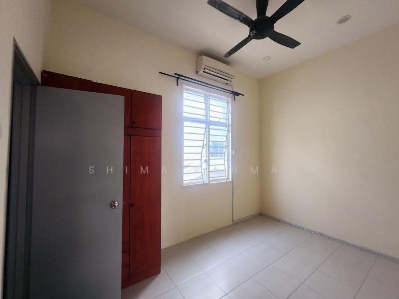 Rumah Berkembar untuk Disewa di Bandar Saujana Putra (Tanjong Duabelas) - Shima Rahman - Bedroom - PropertyGuru.com.my