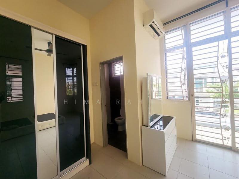 Rumah Berkembar untuk Disewa di Bandar Saujana Putra (Tanjong Duabelas) - Shima Rahman - Bathroom - PropertyGuru.com.my