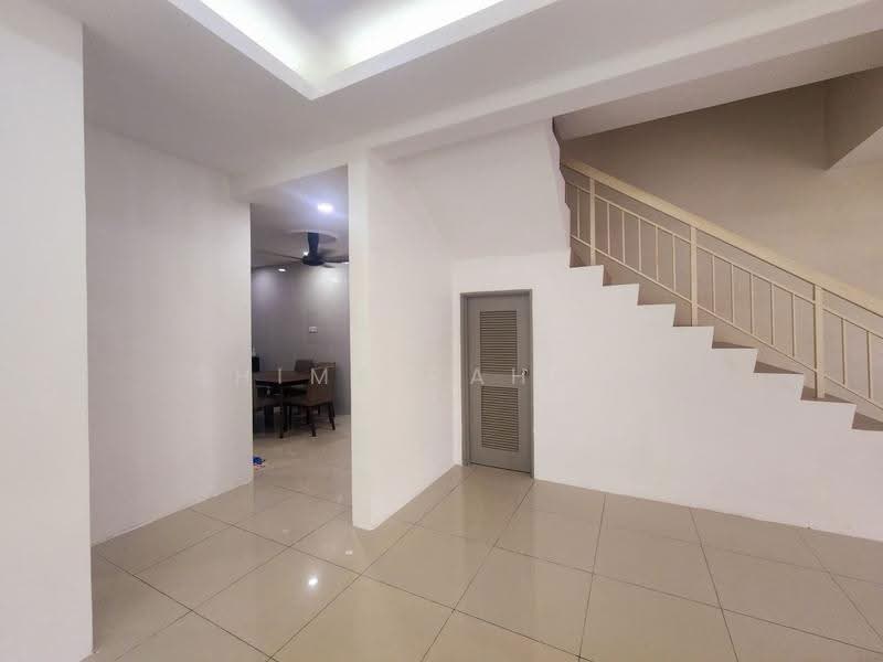 Rumah Berkembar untuk Disewa di Bandar Saujana Putra (Tanjong Duabelas) - Shima Rahman - Dining Room - PropertyGuru.com.my