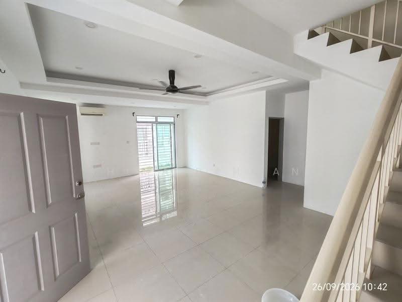 Rumah Berkembar untuk Disewa di Bandar Saujana Putra (Tanjong Duabelas) - Shima Rahman - Living Room - PropertyGuru.com.my