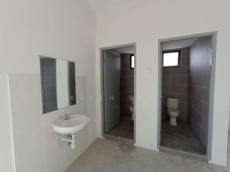 Shop / Office for Rent in Hicom - Glenmarie Industrial Park (Shah Alam) - Keith See - Bathroom - PropertyGuru.com.my