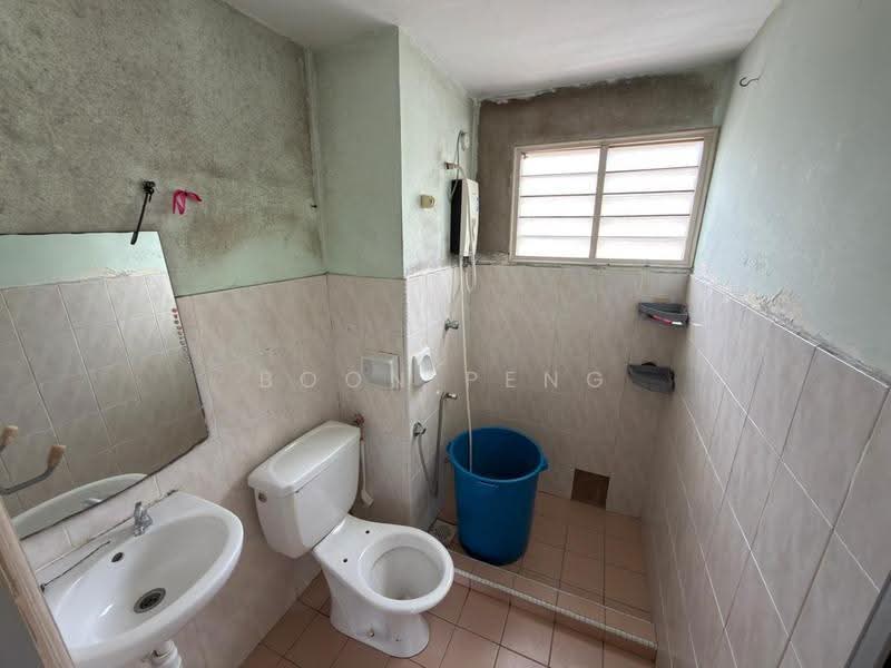 Apartment for Rent at SD Tiara Apartment - Boon Peng - Bathroom - PropertyGuru.com.my