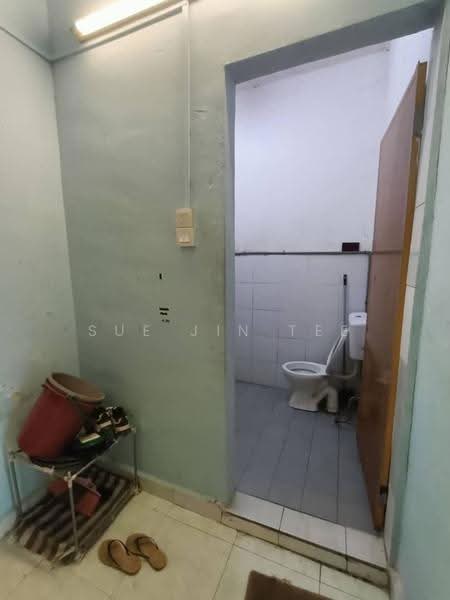 1-storey Terraced House for Rent in Taman Serene (Johor Bahru) - Sue Jin Tee - Bathroom - PropertyGuru.com.my