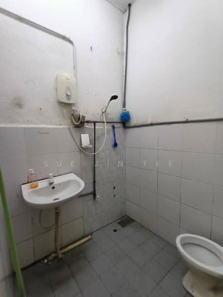1-storey Terraced House for Rent in Taman Serene (Johor Bahru) - Sue Jin Tee - Bathroom - PropertyGuru.com.my