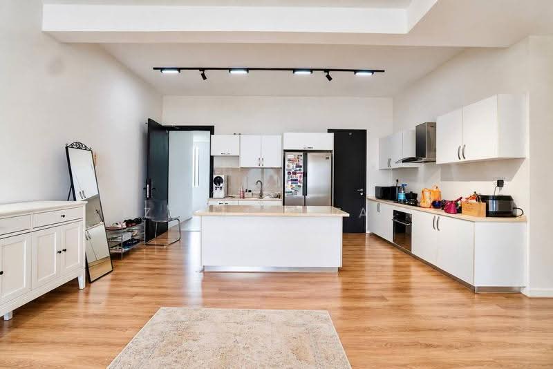 Kondominium untuk Dijual di 16 Quartz Sky Villa - Izzaza Izzati - Kitchen - PropertyGuru.com.my