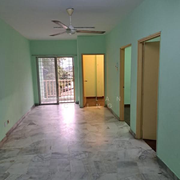 Apartment for Rent at Teratai Mewah Apartment Block 4 & 6 - Hoi Lan Ching - Living Room - PropertyGuru.com.my