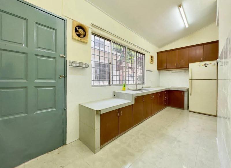 Rumah Teres 2-Tingkat untuk Disewa di Bandar Menjalara (Kuala Lumpur) - TF Lee - Kitchen - PropertyGuru.com.my